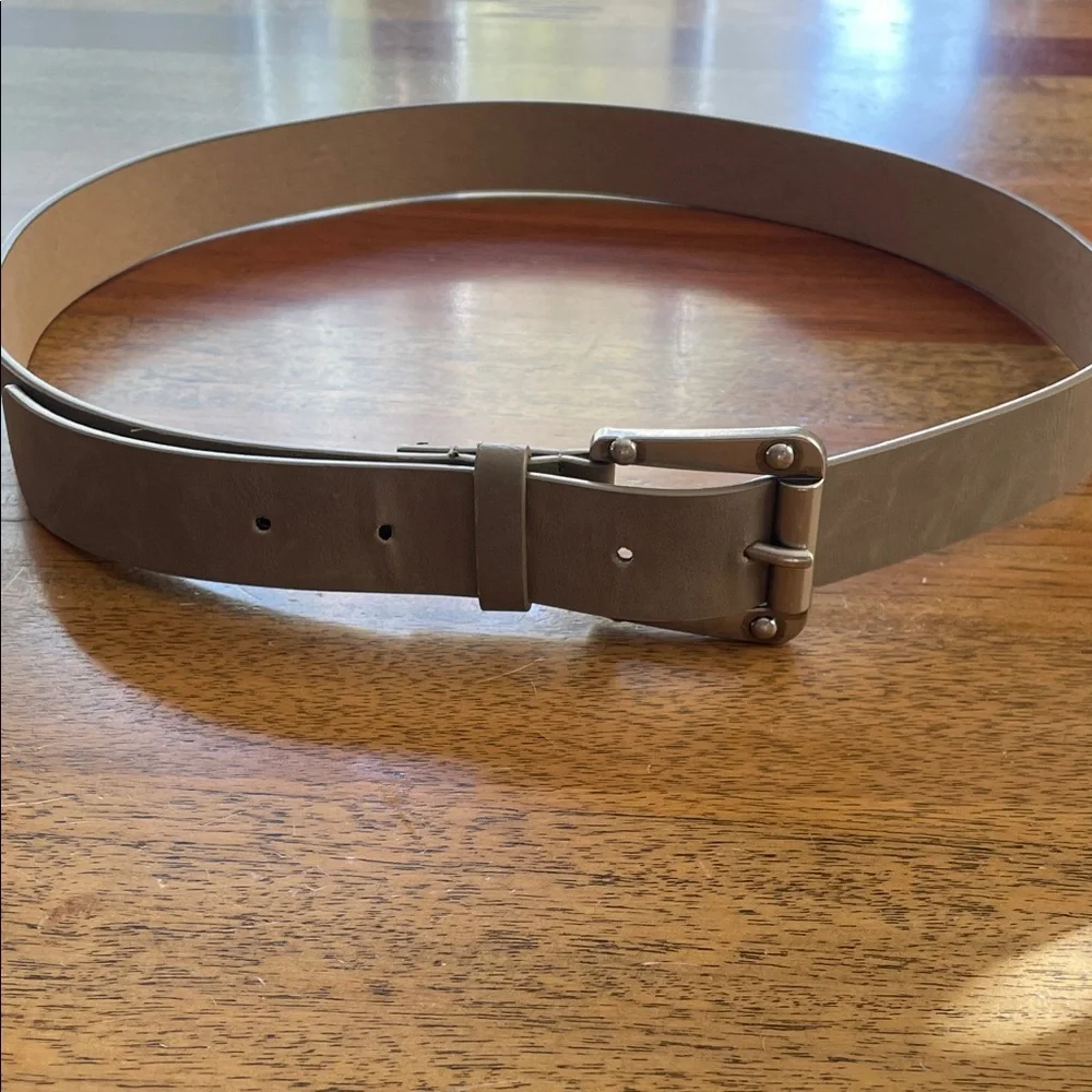 Woman’s Steve Madden Gray Belt